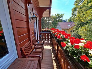möblierter Balkon