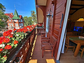 möblierter Balkon