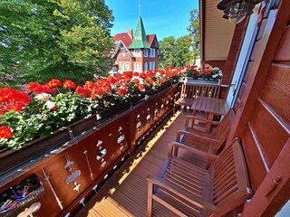 möblierter Balkon