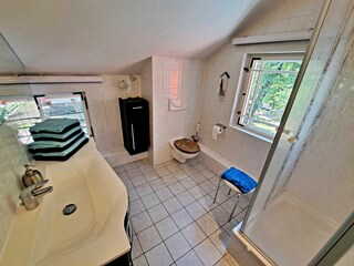 Tageslicht-Bad mit DU/WC