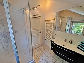 Tageslicht-Bad mit DU/WC