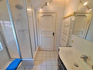 Tageslicht-Bad mit DU/WC