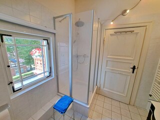 Tageslicht-Bad mit DU/WC