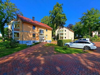 Außenansicht (links Haus Galeone mit Büro und rechts Haus Karavelle)