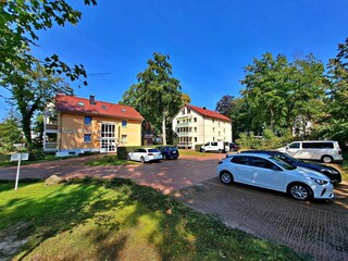 Außenansicht (links Haus Galeone mit Büro und rechts Haus Karavelle)