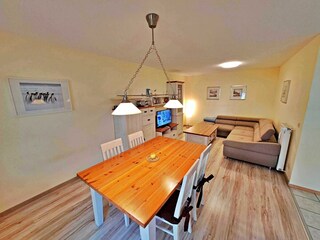 großzügiger Wohn- und Essbereich