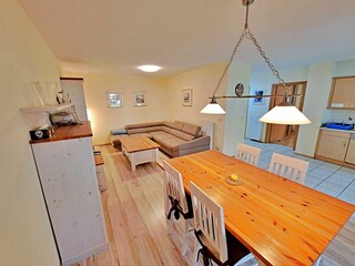 großzügiger Wohn- und Essbereich