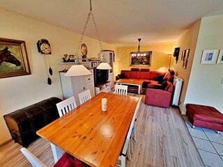 großzügiger Wohn- und Essbereich