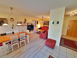 großzügiger Wohn- und Essbereich