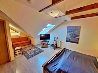 1. Schlafzimmer mit Doppelbett im OG der Wohnung