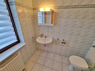 Tageslicht-Bad mit DU/WC