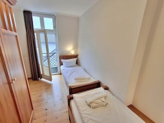 2. Schlafzimmer mit 2 Einzelbetten