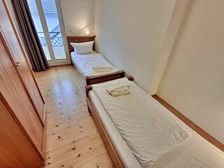 2. Schlafzimmer mit 2 Einzelbetten