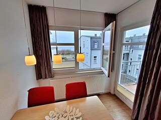 Ausblick auf die Ostsee vom Essbereich und Balkon