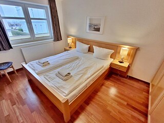 1. Schlafzimmer mit Doppelbett