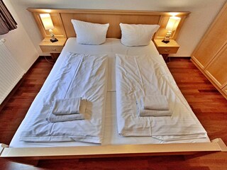 1. Schlafzimmer mit Doppelbett