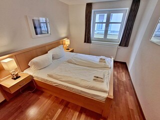 2. Schlafzimmer mit Doppelbett