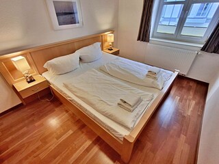 2. Schlafzimmer mit Doppelbett