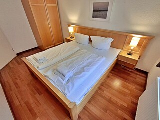 2. Schlafzimmer mit Doppelbett
