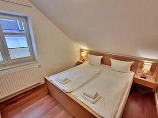 1. Schlafzimmer mit Doppelbett