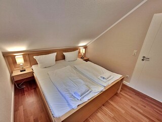 1. Schlafzimmer mit Doppelbett