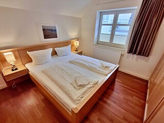 2. Schlafzimmer mit Doppelbett