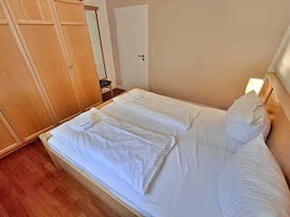 2. Schlafzimmer mit Doppelbett