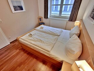 2. Schlafzimmer
