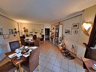 liebevoll eingerichteter Frühstücksraum