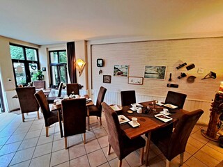 liebevoll eingerichteter Frühstücksraum