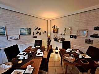 liebevoll eingerichteter Frühstücksraum