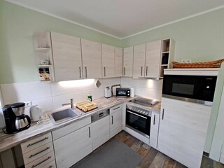 voll ausgestattete Küche im Erdgeschoss  mit Essbereich