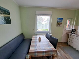 voll ausgestattete Küche im Erdgeschoss  mit Essbereich