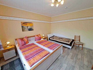 1. Schlafzimmer (Erdgeschoss)