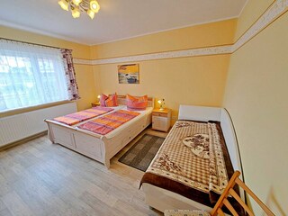 1. Schlafzimmer (Erdgeschoss)