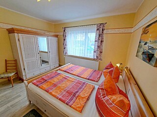 1. Schlafzimmer (Erdgeschoss)