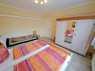 1. Schlafzimmer (Erdgeschoss)