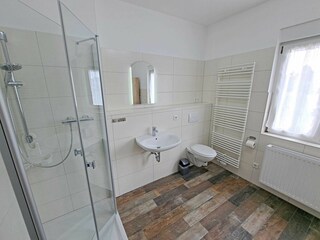 Tageslicht-Bad im Erdgeschoss