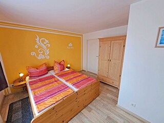 2. Schlafzimmer (Obergeschoss)