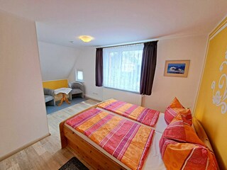 2. Schlafzimmer (Obergeschoss)