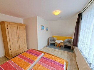 2. Schlafzimmer (Obergeschoss)