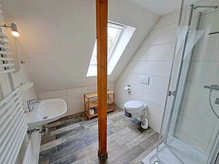 Tageslicht-Bad im Obergeschoss