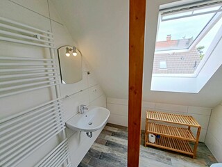 Tageslicht-Bad im Obergeschoss
