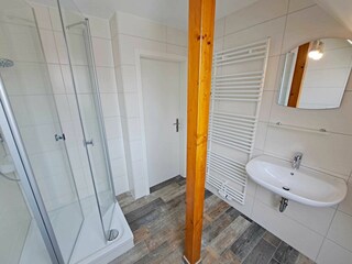 Tageslicht-Bad im Obergeschoss