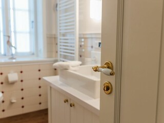 Das Vollbad im 1. OG ist mit einer Badewanne und mit einer Dusche ausgestattet.