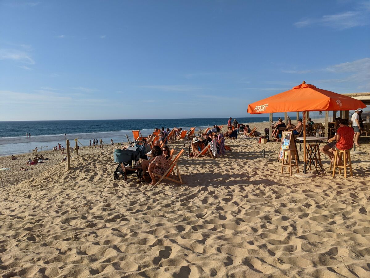 Genießen Sie einen Sundowner an einer Beachbar!