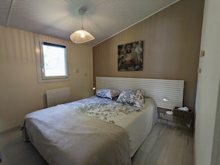 Schlafzimmer mit zwei Einzelbetten