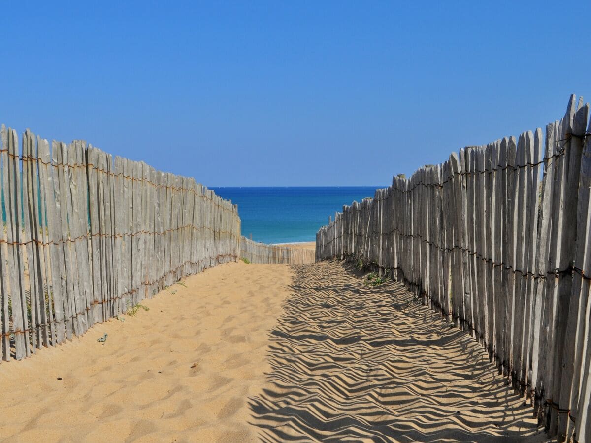 Nur ein kurzer Weg über die Düne zum Strand