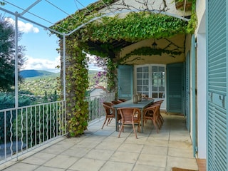 Terrasse mit Essbereich