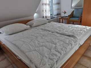 2. Schlafzimmer mit Doppelbett